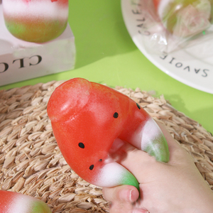 Jouet créatif à presser en forme de pastèque de 8,5 cm en TPR, bouteille de boisson, cadeau pour enfants et adultes, amusant et anti-stress - Product Image 3