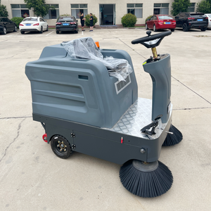 Machine de balayage commerciale à conducteur embarqué avec deux brosses pour un travail efficace de collecte de poussière et de déchets - Product Image 4