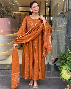 Pantalón Holgado de Algodón Khadi con Estampado Floral y Bordado, Dupatta, Traje Tradicional Indio Étnico Informal para Fiesta, de Secado Rápido - Product Image 6