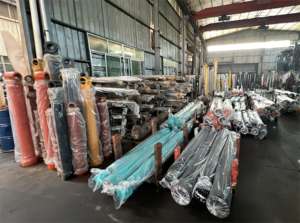 Cilindro Idraulico Benna Braccio per Komatsu PC25-1, PC220, PC220-7, PC300-7, PC300-8, PC300-8MO, PC360-10, PC360LC-10, PC400LC-7, PC200-8 - Product Image 4