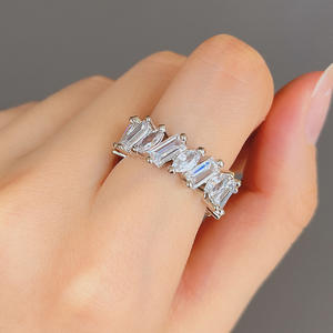 Anello di Fidanzamento Classico da Donna F1654 in Oro Bianco con Diamante Taglio Smeraldo Colore D Naturale - Product Image 3