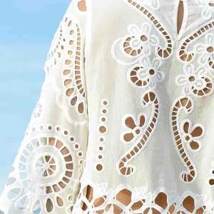 Robe mini en dentelle à col rond, coupe ajustée et évasée, best-seller classique, robe en coton personnalisée pour femmes - Product Image 5