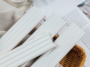 กระเบื้องโมเสคเซรามิกแบบซ้อนลายคลื่น ขนาด 50*200 มม. สีเขียวเข้มเคลือบเงา สำหรับผนังห้องอาบน้ำและผนังครัว - Product Image 4