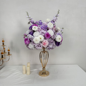 Boule de fleurs de luxe en soie moderne de 50 cm, de couleur violette, pour décoration de fête ou d'événement. - Product Image 1
