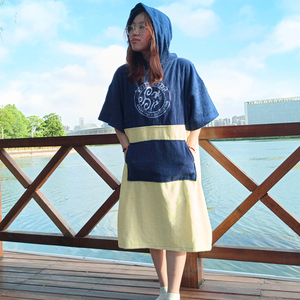 Serviette <span class=keywords><strong>poncho</strong></span> à capuche unisexe en coton éponge 100% pour adultes avec broderie personnalisée pour le surf, la plage, la piscine, le <span class=keywords><strong>bain</strong></span> - Product Image 2