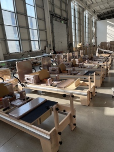 Machine d'exercice de remise en forme Studio Core Training, multi-usage, en bois, <span class=keywords><strong>professionnelle</strong></span>, commerciale, Reformer Pilates à piste complète - Product Image 6
