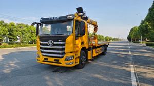 Camion grue de dépannage à plateau plat RHD et LHD de 4 à 10 tonnes pour le levage et le sauvetage de véhicules et de machines endommagés - Product Image 3