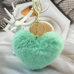 Porte-clés pompon en fourrure moelleuse colorée de 10 cm, en forme de cœur, vente en gros, pour cadeaux promotionnels d'entreprise - Product Image 6
