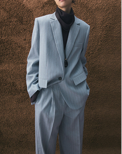 Blazer azul claro a rayas para mujer con solapa con muescas, cierre de un solo botón y bolsillos con solapa, ideal para la oficina. - Product Image 2