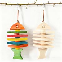 Jouets à mâcher pour perroquets de taille moyenne à petite, durables, fabriqués en Chine, en forme de poisson, blocs en bois avec longue corde pour divertissement et soulagement du stress du bec