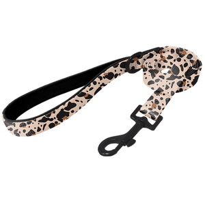 Conjunto de Siete Piezas para Mascotas con Estampado de Leopardo, Correa, Arnés, Correa para Asiento de Coche, Collar, Bolsas para Excrementos, Toalla para Babas y Cinturón de Seguridad para Perros - Product Image 5