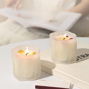 Velas Aromáticas de Tendencia, en Vasos de Vidrio Esmerilado Irregular, con Mecha de Madera y Cristal Crudo, para Decoración del Hogar y Mesa - Product Image 3