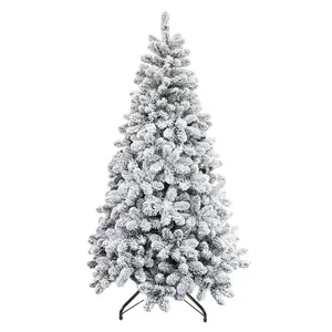 شجرة عيد الميلاد الساحرة المغطاة بالثلج الساحر والجليدية لخلق أجواء عطلة رائعة الساخنة في أوروبا والولايات المتحدة الأمريكية