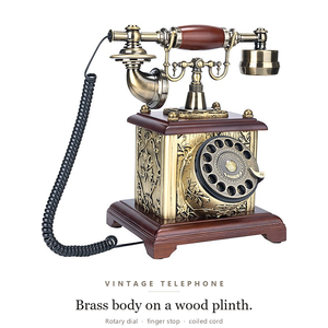 Téléphone rotatif vintage antique, corps en laiton rouge foncé, base en bois, téléphone filaire avec cordon enroulé - Product Image 1