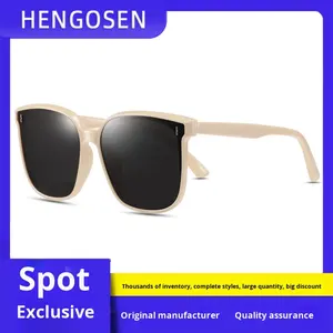 Солнцезащитные очки унисекс в стиле знаменитостей, с защитой UV400, антибликовые, с эффектом похудения лица, в стиле для пар, с большой полнорамной поляризационной оправой - Product Image 2