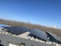 Système d'énergie solaire industriel commercial de 1 MW avec panneaux solaires en silicium monocristallin et contrôleur MPPT de batterie au lithium-ion