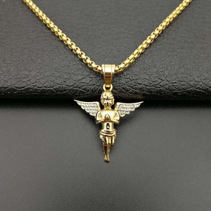 Colgante de Ángel Pequeño en Acero Inoxidable Chapado en Oro de 18K a Precio Competitivo - Product Image 6