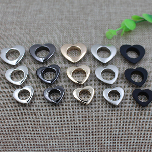 Ojetes Metálicos Redondos y en Forma de Corazón para Prendas, Zapatos, Cortinas y Sombreros, Pintados y Plateados, Venta al Por Mayor de Fábrica - Product Image 1