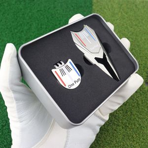 One Putt True Putt - Ayudas de alineación de golf de metal para práctica, color plateado con líneas rojas y azules, clip para gorra Green Fork - Product Image 3