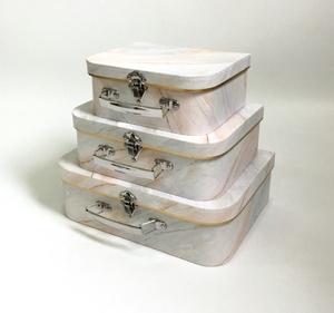 Set di 3 valigie di cartone scatola regalo scatola di immagazzinaggio decorativo con coperchio maniglia festa di compleanno festa di nozze bomboniere <span class=keywords><strong>valigia</strong></span> <span class=keywords><strong>Vintage</strong></span> - Product Image 6