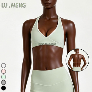 Vêtements athleisure pour femmes : Ensemble de sport doux et <span class=keywords><strong>d</strong></span>écontracté pour la maison, comprenant un mini-short et un <span class=keywords><strong>soutien</strong></span>-<span class=keywords><strong>gorge</strong></span> de yoga à col en V, coloris <span class=keywords><strong>vert</strong></span> sauge et mélange de couleurs. - Product Image 5