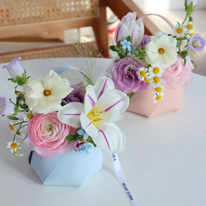 Panier à Fleurs Artificielles Suspendues Panier de <span class=keywords><strong>Jardin</strong></span> en Cuir PU <span class=keywords><strong>Petit</strong></span> Fleuriste Paniers de Cadeaux de Fleurs Florales Pot de Fleurs - Product Image 5