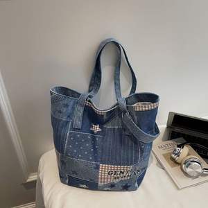 Sac fourre-tout en toile patchwork pour femme, mode décontractée, style niche, porté épaule ou croisé, grande capacité, polyvalent pour les trajets quotidiens - Product Image 4