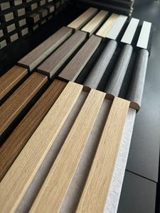 แผ่นอะคูสติกไม้ระแนงแบบมินิมอล MDF สีโอ๊ครมควัน ขนาด 60x240 ซม. ดูดซับเสียงได้ดี ตกแต่งผนังและเพดานห้องนั่งเล่น - Product Image 4