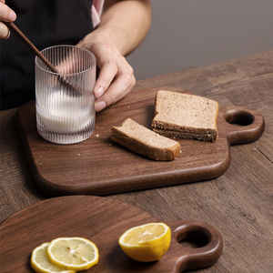 <span class=keywords><strong>Planche</strong></span> à découper en noyer noir massif non peint pour aliments complémentaires, fruits et comme <span class=keywords><strong>planche</strong></span> à découper - Product Image 4