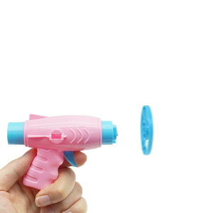 Nouveau design Pistolet gyroscopique de tir et de rotation en plastique avec 2 toupies, emballage individuel en sachet OPP, jouets - Product Image 3