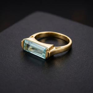 Anillo de Plata de Ley 925 Chapado en Oro con Gema Rectangular de Topacio Azul - Product Image 2