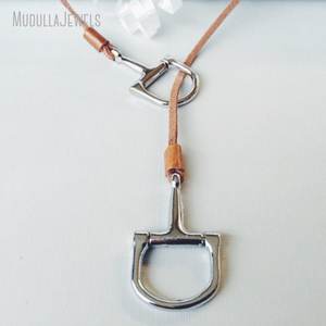 NM58756 Joyería de cuero ecuestre Horset Bit Snaffle Charm <span class=keywords><strong>Leather</strong></span> <span class=keywords><strong>Lariat</strong></span> Collar para Mujeres Hombres - Product Image 4