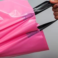 Sacs de courses en plastique PE noir brillant imprimés sur mesure avec poignées, sacs fourre-tout réutilisables et recyclables pour supermarchés, commerces de détail et vêtements