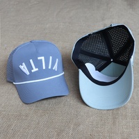 Gorra de béisbol perforada con láser de 5 paneles al por mayor, gorras de golf impermeables de alto rendimiento con estampado de silicona personalizado y logotipo bordado