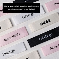 Étiquettes de cou tissées imprimées en soie avec logo personnalisé Étiquettes de marque de vêtements suspendus avec instructions de lavage haute visibilité