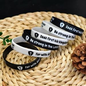 Bracelets en silicone imperméables avec logo personnalisé et citations inspirantes religieuses pour les promotions d'églises et d'événements - Product Image 6