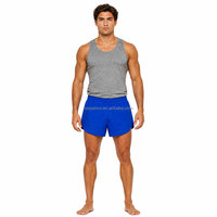 Shorts de sport légers et sans coutures pour hommes, perforés, séchage rapide, respirants, pour la course et la gym, avec design à jambes fendues, personnalisables OEM