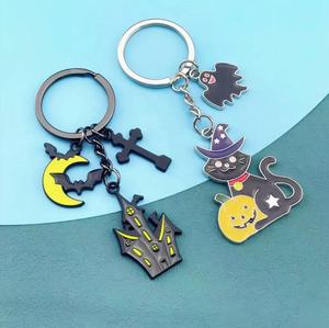 พวงกุญแจโลหะเคลือบอ่อนลายโลโก้ดีไซน์เนอร์สั่งทำพิเศษ ลายแมวแม่มดฟักทองน่ารักสำหรับฮาโลวีน ของขวัญวันหยุด - Product Image 2