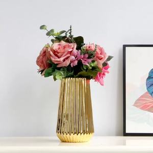 Vaso in ceramica dorata semplice stile nordico personalizzato moderno decorazione per la casa vaso rilievo composizioni floreali - Product Image 2