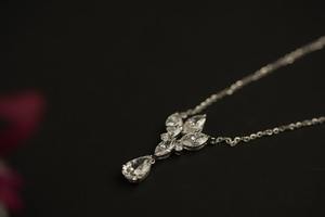 Collar de mujer chapado en oro con diamantes de corte Marquesa cultivado en laboratorio para boda y Aniversario - Product Image 4