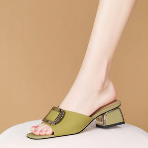 Sandalias de Mujer para Exteriores 2026, Nuevas, Verano, Moda, Tacón Medio, Cuero Suave, con Hebilla Metálica Cuadrada - Product Image 2