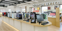 Meubles de magasin d'électronique sur mesure avec éclairage LED, présentoir mural en verre pour ordinateurs et appareils électroniques