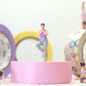 Modèle miniature en résine de yoga en position d'arbre, imprimé en <span class=keywords><strong>3D</strong></span> personnalisé IOTA, peint à la main, durable, modèle à l'échelle - Product Image 1