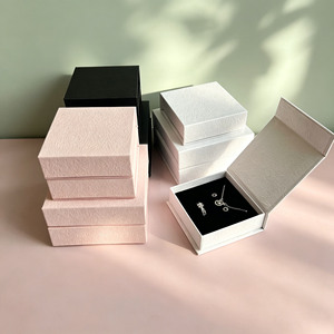 Caja Magnética con Tapa Abatible, Hecha a Mano, con Papel Texturizado, para Anillos, Colgantes y Collares, Ecológica, con Logotipo Personalizado del Fabricante - Product Image 2