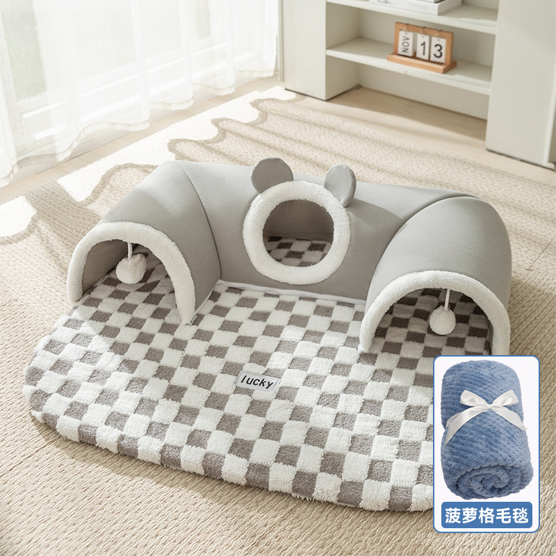 Bear tunnel + blanket