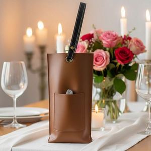 Porta Botellas Elegante y Portátil con Abridor, Protector y Exhibidor de Vinos, para Proteger y Mostrar tus Vinos Favoritos - Product Image 1