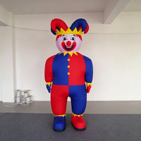 Marionnette de clown classique rouge et bleue, équipement de parade de cirque, clown gonflable portable pour la décoration de spectacles de rue et de festivals