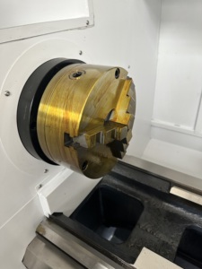 Torno de Cama Plana CK6150, Longitud de Torneado de 1000 mm, Torno Manual con Portaherramientas de 4 Estaciones para Torneado de Metal - Product Image 3