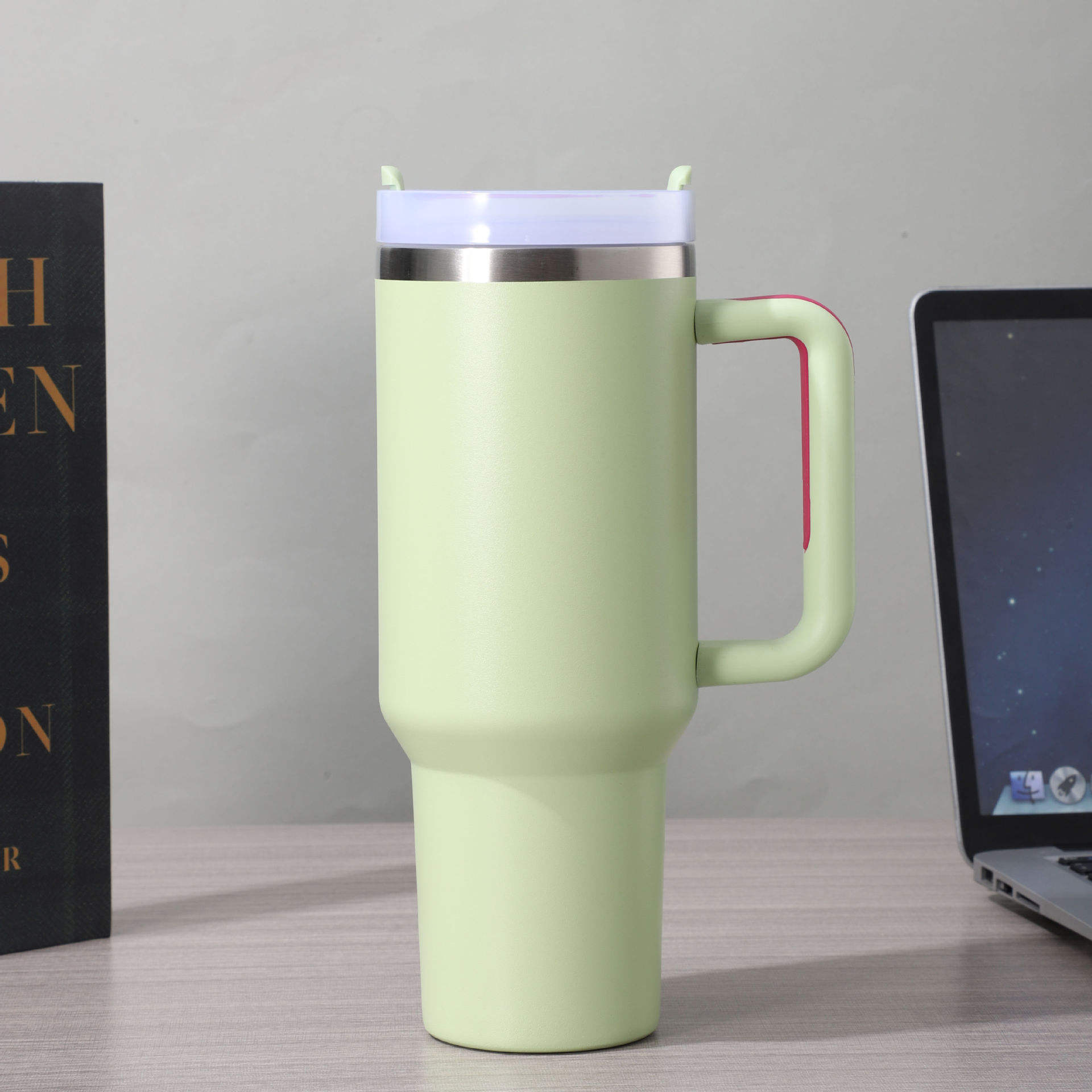 สีเขียวอ่อน