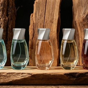 Botella de Perfume Tradicional Étnica de Vidrio Plano Plateada en Oro de 30 ml con Tapa Magnética y Pulverizador - Product Image 1